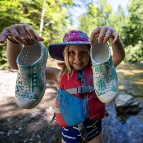 Not sure what to pack for your next river day? Use this checklist to keep your family warm and safe, and have more fun!